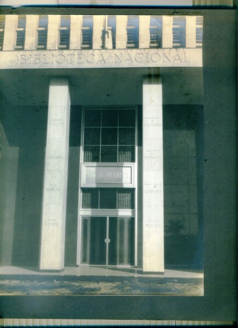 Foto de Fachada original de la Biblioteca Nacional José Martí, antes de ser inaugurado el edificio. Fondos BNCJM.